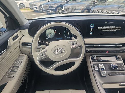 Used 2025 Hyundai Palisade Calligraphy AWD/4WD image 18