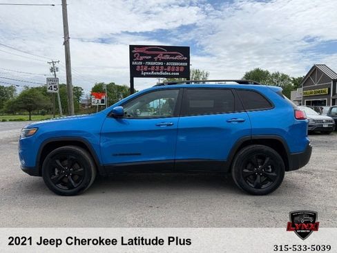 Used 2021 Jeep Cherokee Latitude Plus AWD/4WD image 2