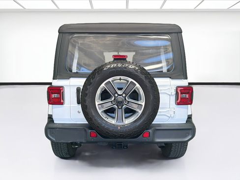 Used 2018 Jeep Wrangler Unlimited Sahara AWD/4WD image 5