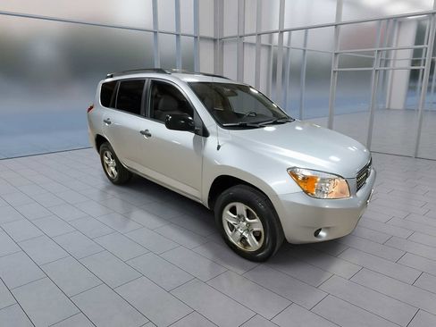 Used 2007 Toyota RAV4 image 2