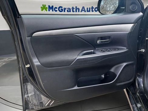 Used 2017 Mitsubishi Outlander SE image 17