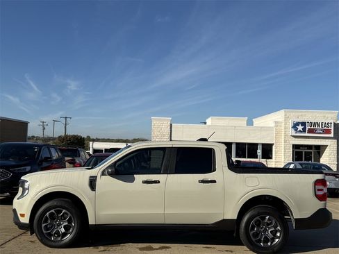 Certified 2025 Ford Maverick XLT image 3