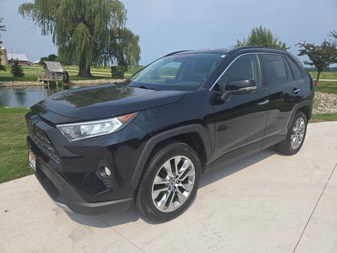 Used 2019 Toyota RAV4 Limited w/ Cold Weather Package AWD/4WD image 1