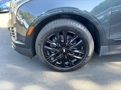 Used 2021 Cadillac XT5 Sportv w/ LPO, ONYX Package image 11