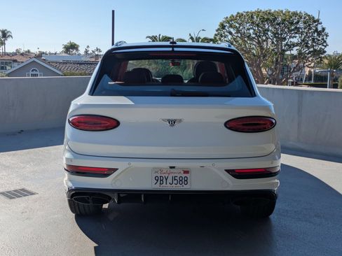 Certified 2022 Bentley Bentayga image 10