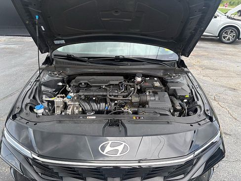 Used 2025 Hyundai Elantra SEL FWD image 5