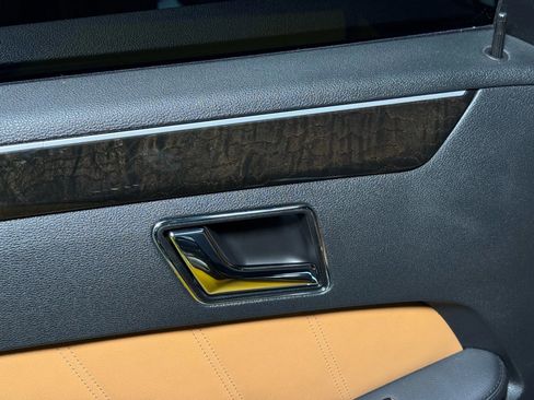 Used 2010 Mercedes-Benz E 550 Sedan image 19