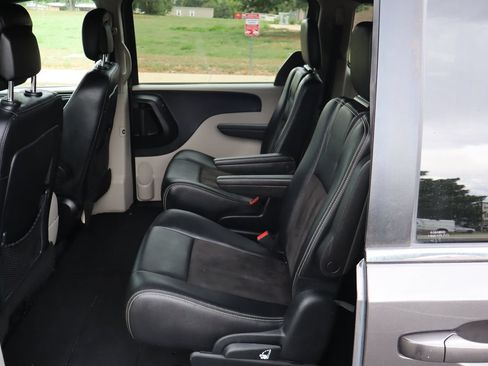 Used 2020 Dodge Grand Caravan SXT FWD image 19