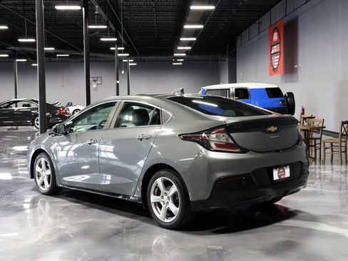 Used 2017 Chevrolet Volt LT w/ Comfort Package FWD image 5