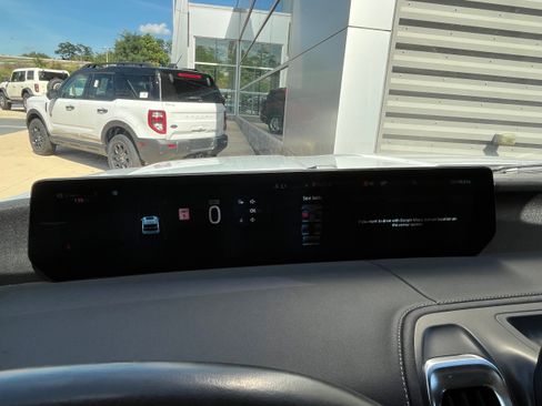 Certified 2025 Ford Expedition Platinum AWD/4WD image 21