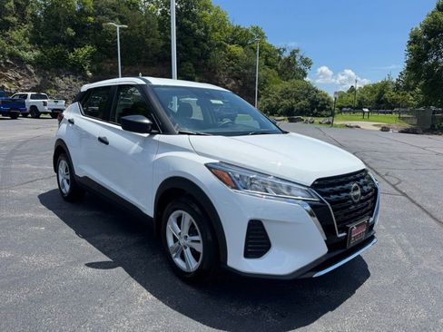 New 2025 Nissan Kicks Play S FWD image 1