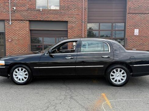 Used 2009 Lincoln Town Car Signature Limited RWD image 8
