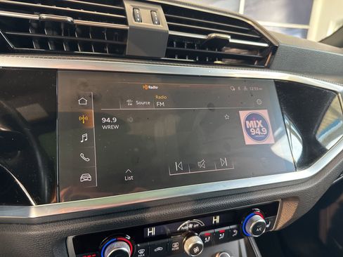 Used 2023 Audi Q3 2.0T Premium image 34