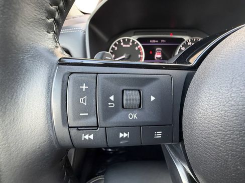 Used 2023 Nissan Rogue SL FWD image 22