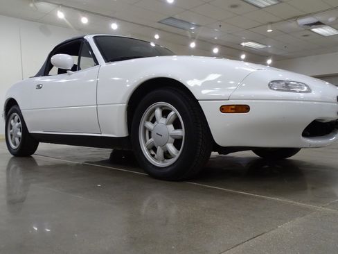 Used 1991 MAZDA MX-5 Miata RWD image 22