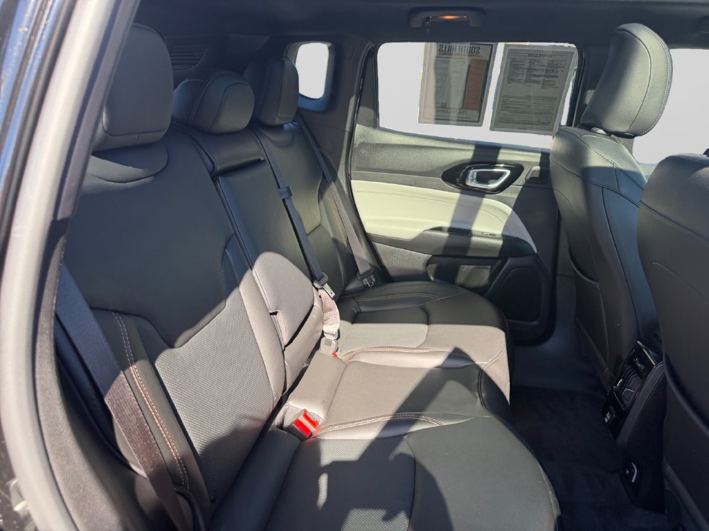 Used 2023 Jeep Compass Limited w/ Sun and Sound Group AWD/4WD image 18