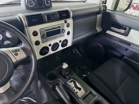 Used 2013 Toyota FJ Cruiser 4WD w/ Upgrade Pkg image 24