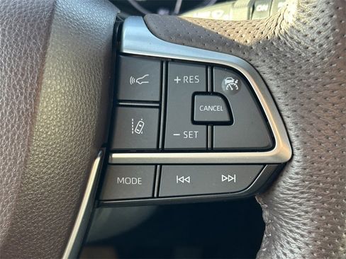 Used 2023 Toyota Sienna Platinum image 44