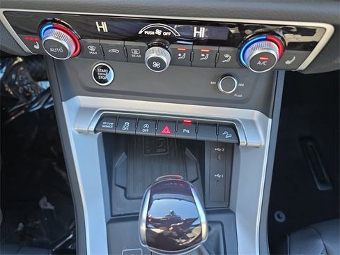 Used 2025 Audi Q3 2.0T Premium Plus w/ Premium Plus Package image 27