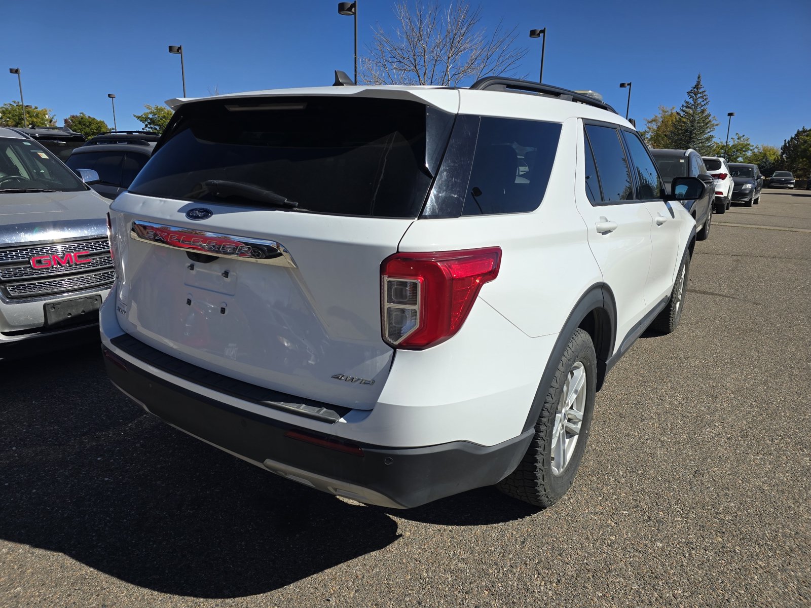 Used 2023 Ford Explorer XLT w/ Equipment Group 202A AWD/4WD image 17