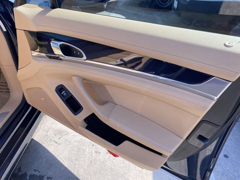 Used 2014 Porsche Panamera 4 image 19