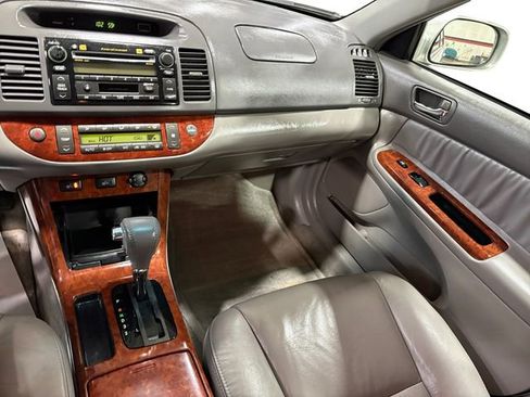 Used 2005 Toyota Camry LE FWD image 14