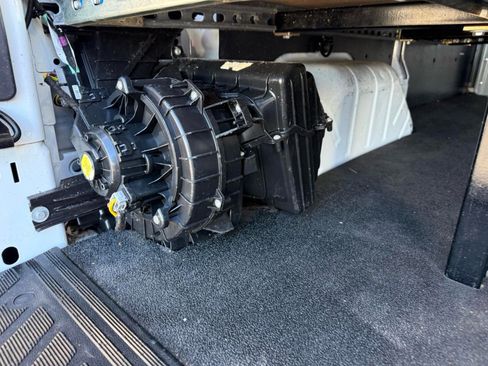 Used 2018 Ford Transit 250 130 Low Roof RWD image 8