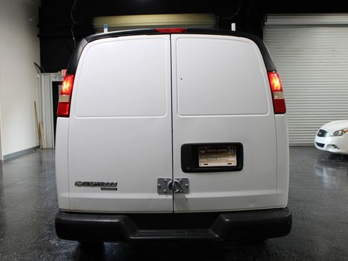 Used 2012 Chevrolet Express 1500 RWD image 4