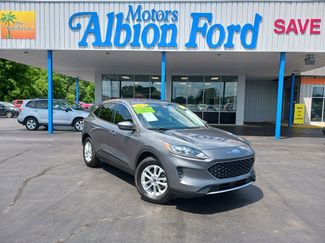 Used 2021 Ford Escape SE image 1
