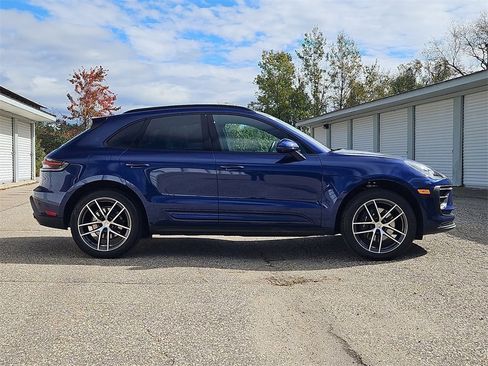 Certified 2025 Porsche Macan image 8