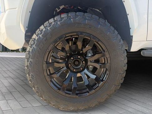 Used 2024 Toyota Tundra Limited AWD/4WD image 9