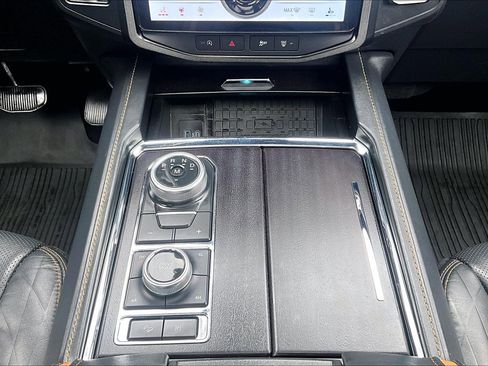 Certified 2022 Ford Expedition Platinum image 24