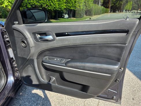 Used 2019 Chrysler 300 S RWD image 32