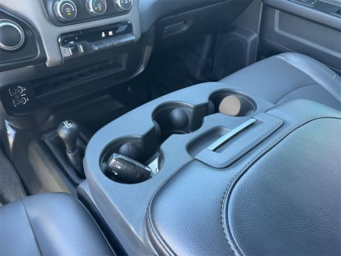 Used 2022 RAM 2500 Tradesman w/ Chrome Appearance Group image 32