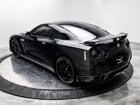 Used 2013 Nissan GT-R Premium image 10