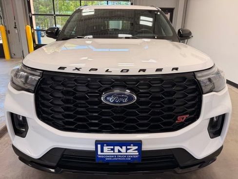 Used 2025 Ford Explorer ST AWD/4WD image 3