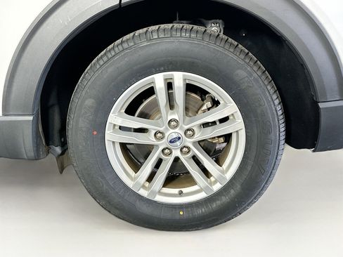 Used 2023 Ford Explorer XLT w/ Equipment Group 202A image 11