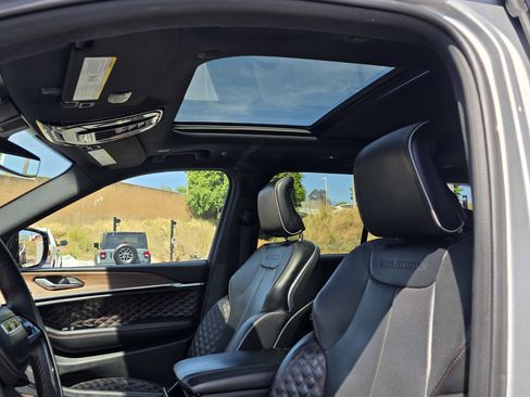 Certified 2022 Jeep Grand Cherokee Summit AWD/4WD image 18