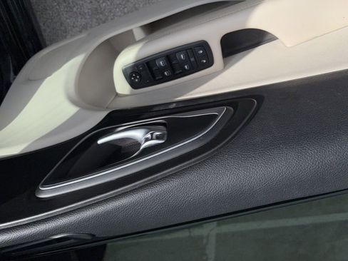 Used 2015 Chrysler 200 Limited w/ Convenience Group image 11