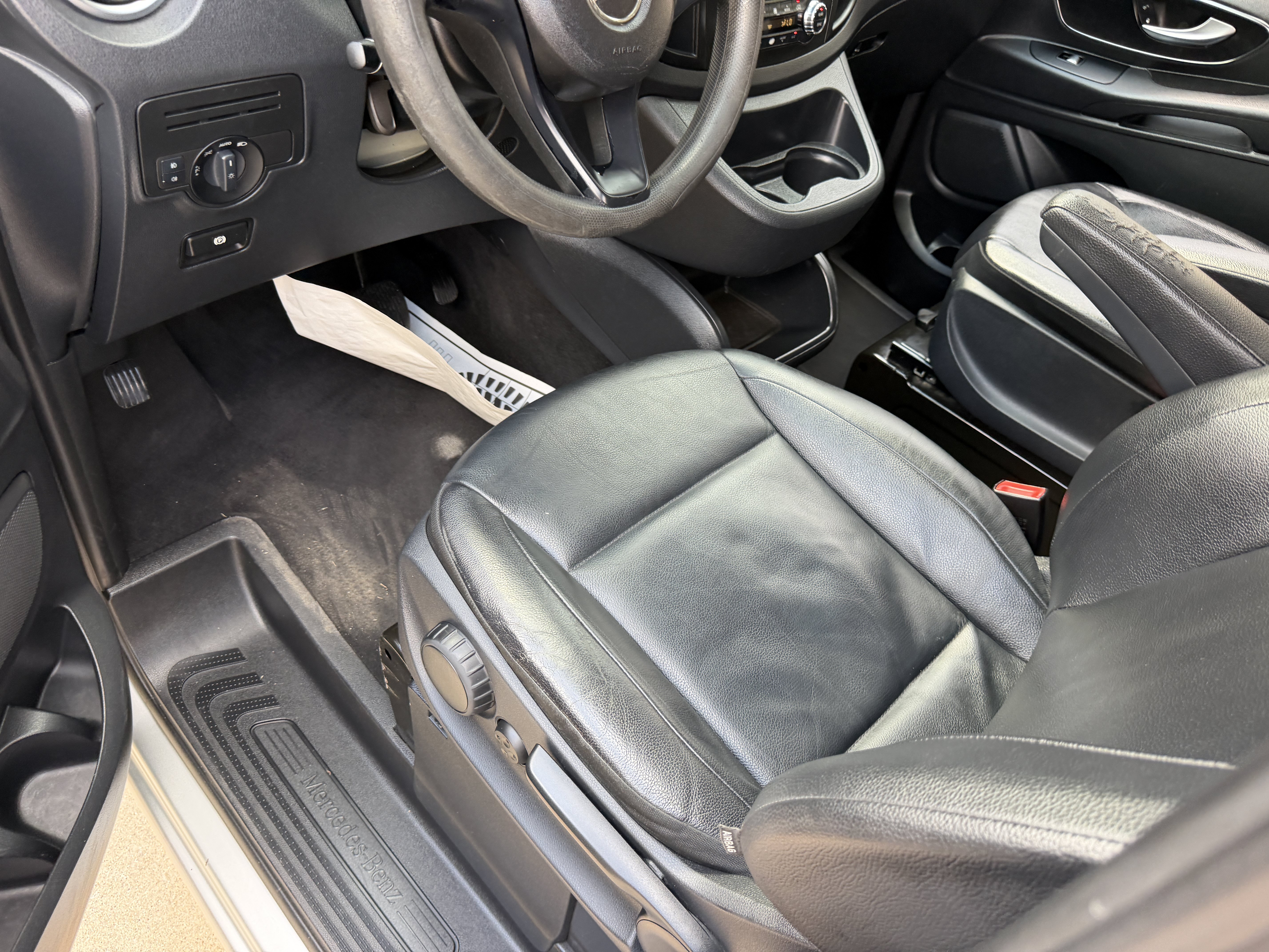 Used 2016 Mercedes-Benz Metris Passenger image 24