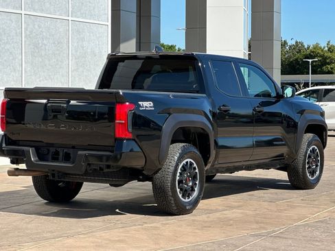 Certified 2025 Toyota Tacoma TRD Off-Road image 4