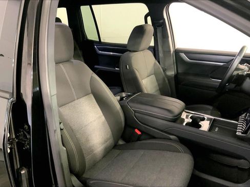 Used 2025 GMC Acadia Elevation AWD/4WD image 7