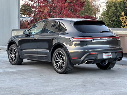Used 2025 Porsche Macan image 3