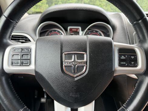 Used 2019 Dodge Journey SE w/ Connectivity Group FWD image 10