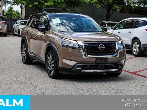 Used 2023 Nissan Pathfinder Platinum w/ Cargo Package FWD image 6