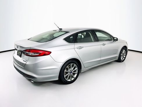 Used 2017 Ford Fusion SE image 9