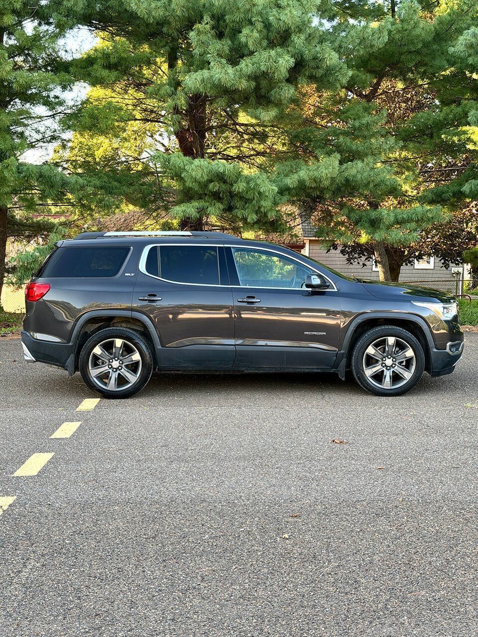 Used 2017 GMC Acadia SLT w/ LPO, Floor Liner Package AWD/4WD image 9