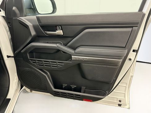 Used 2025 Toyota Tacoma TRD Off-Road image 33