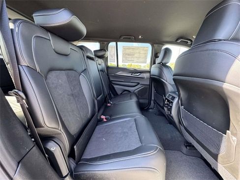 New 2025 Jeep Grand Cherokee Altitude image 16