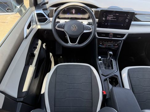Used 2025 Volkswagen Taos SE FWD image 14